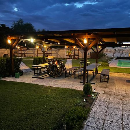 Pension Sara Hevlín Exterior foto